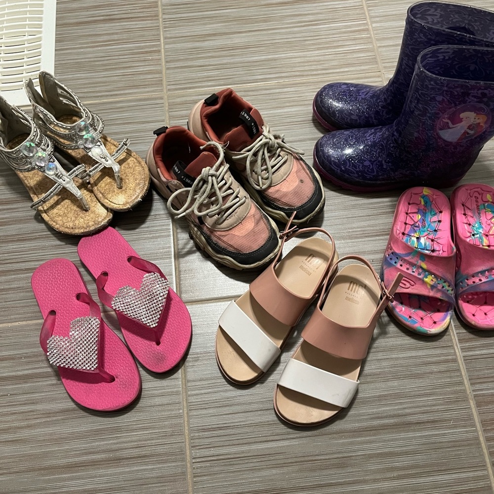 Girls shoes 6 pairs size 1-2 Zara, Melissa, sketchers, children place ect…